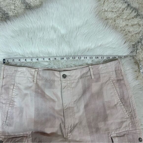 Levi's Pink Cargo Shorts Classic Style - Picture 5 of 8